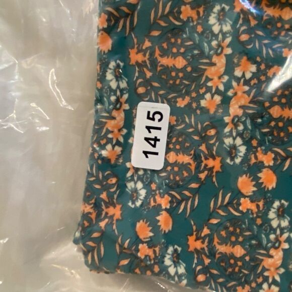 1415 LuLaRoe Leggings Size OS Green and Gold Leaves Print New - Picture 4 of 4